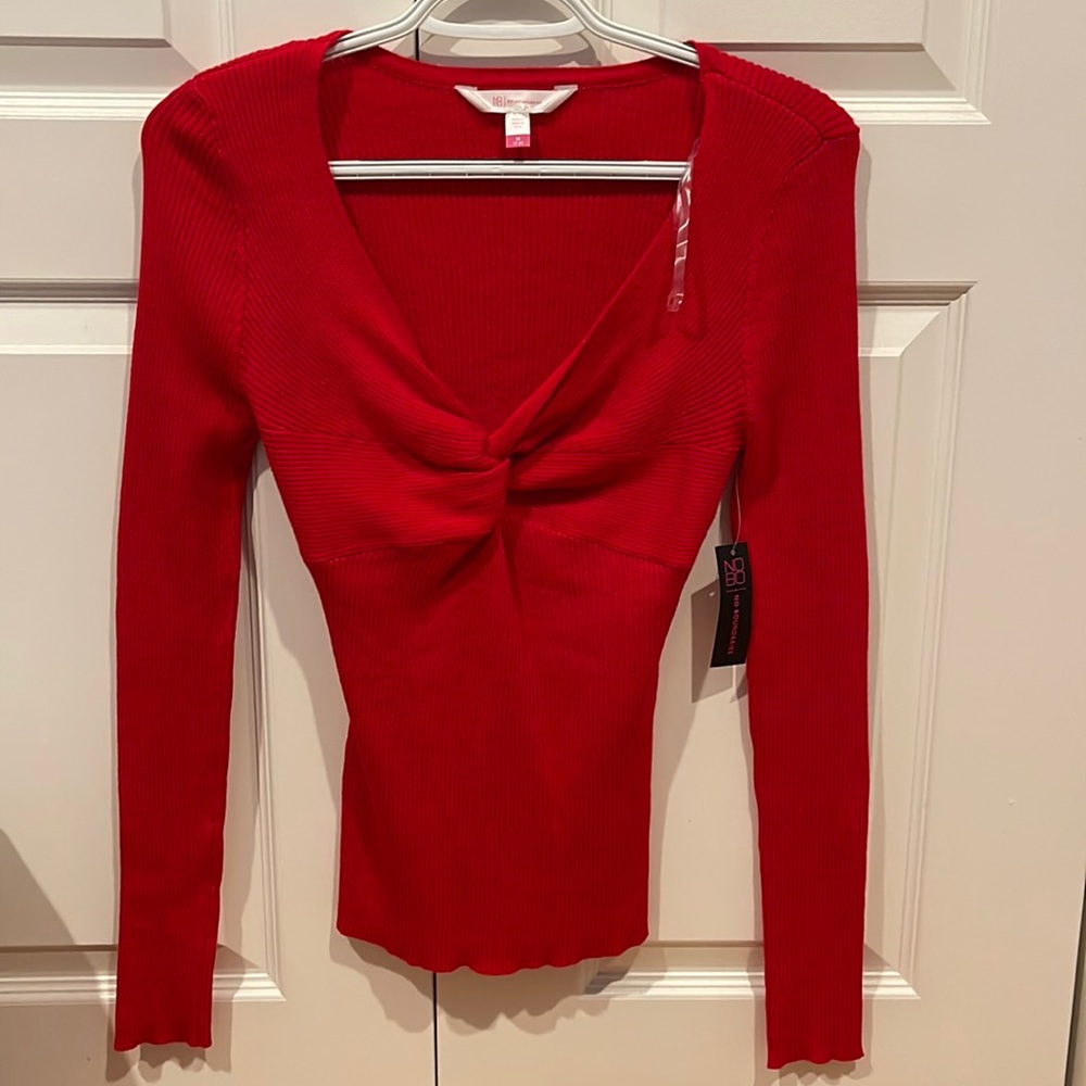 front twist sweater